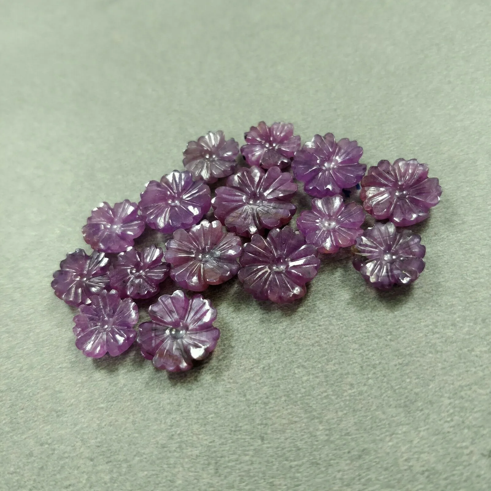 65.35cts Natural Untreated PURPLE VIOLET SAPPHIRE Gemstone Hand Carved FLOWER Round Shape 10.5mm - 14mm 15pcs Lot For Jewelry