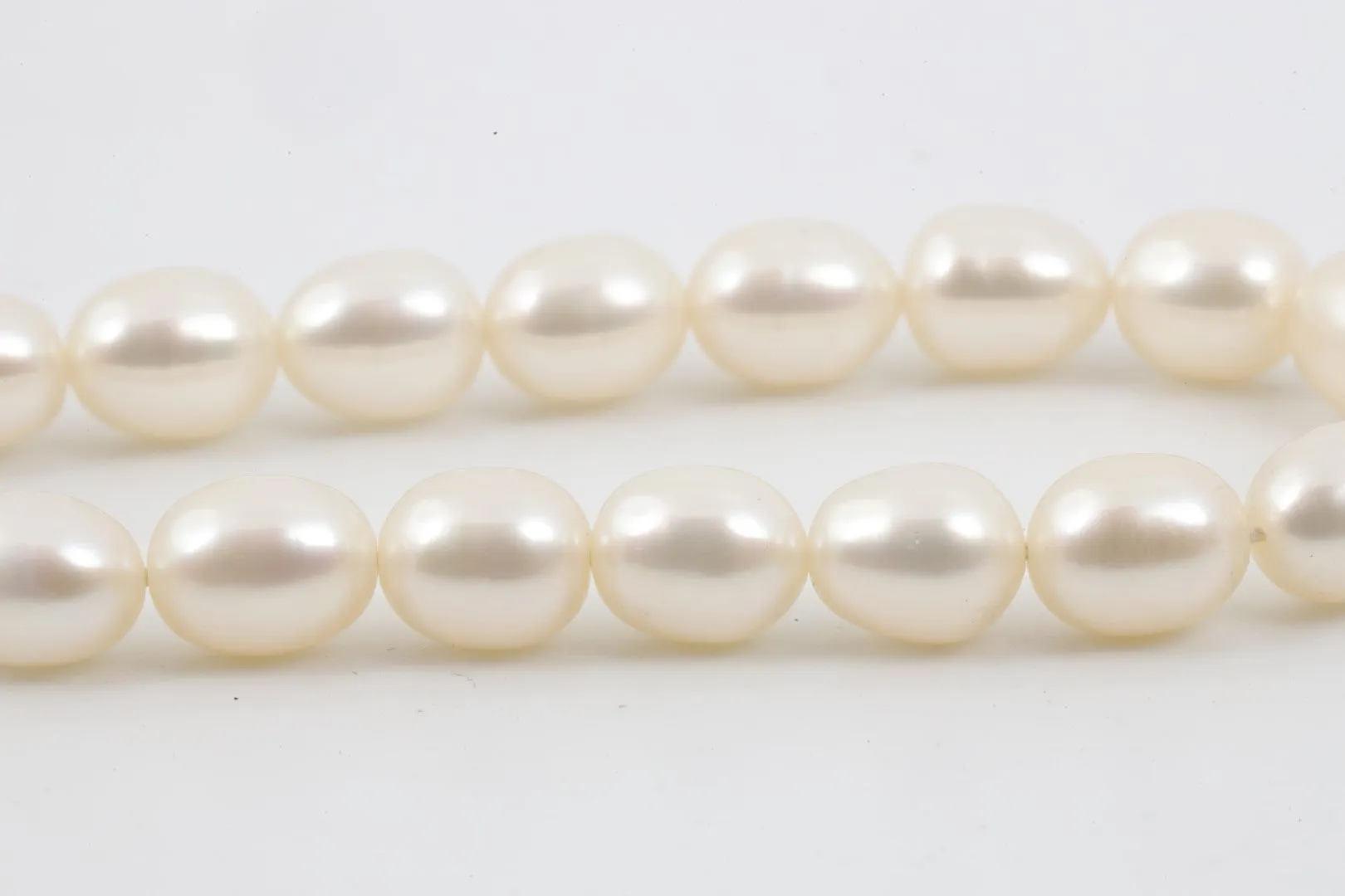 7.5" Tiffany & Co. 925 Silver Infinity Pearl Bracelet (12.02g.)