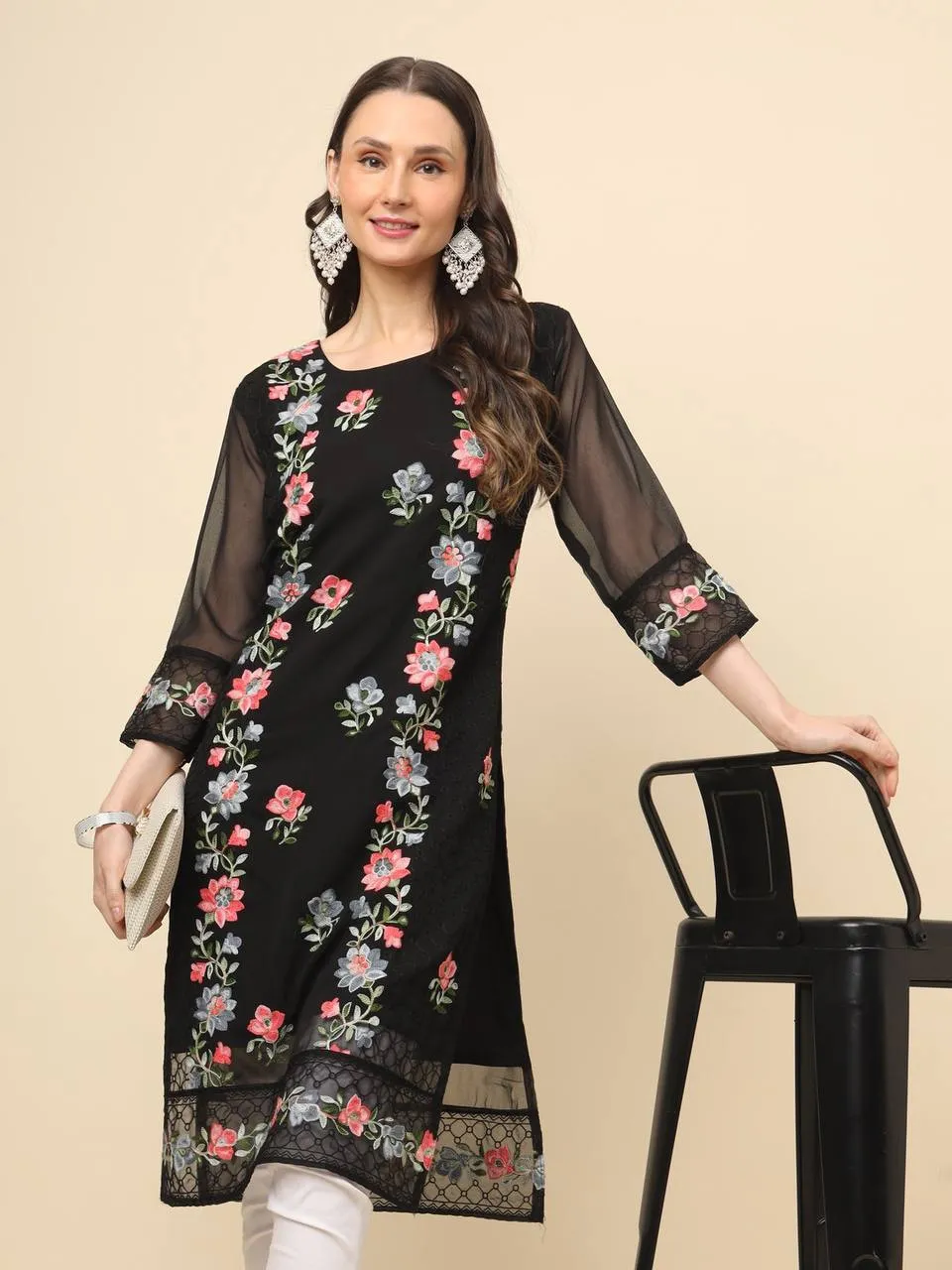 Beautiful Women's Lucknow Chikankari Kurti