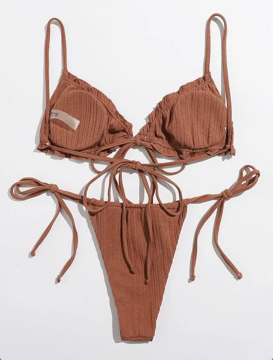 Brasilianischer, gerüschter, fester Bikini