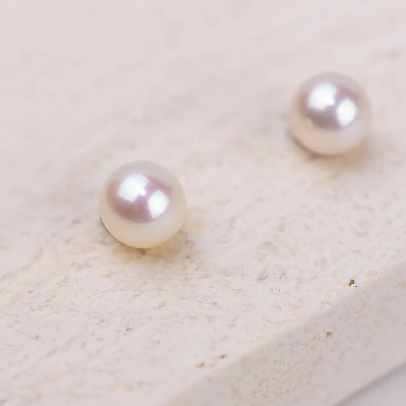 Elegant 18K Gold Top Grade Akoya HANADAMA Pearl Stud Earrings KE00017