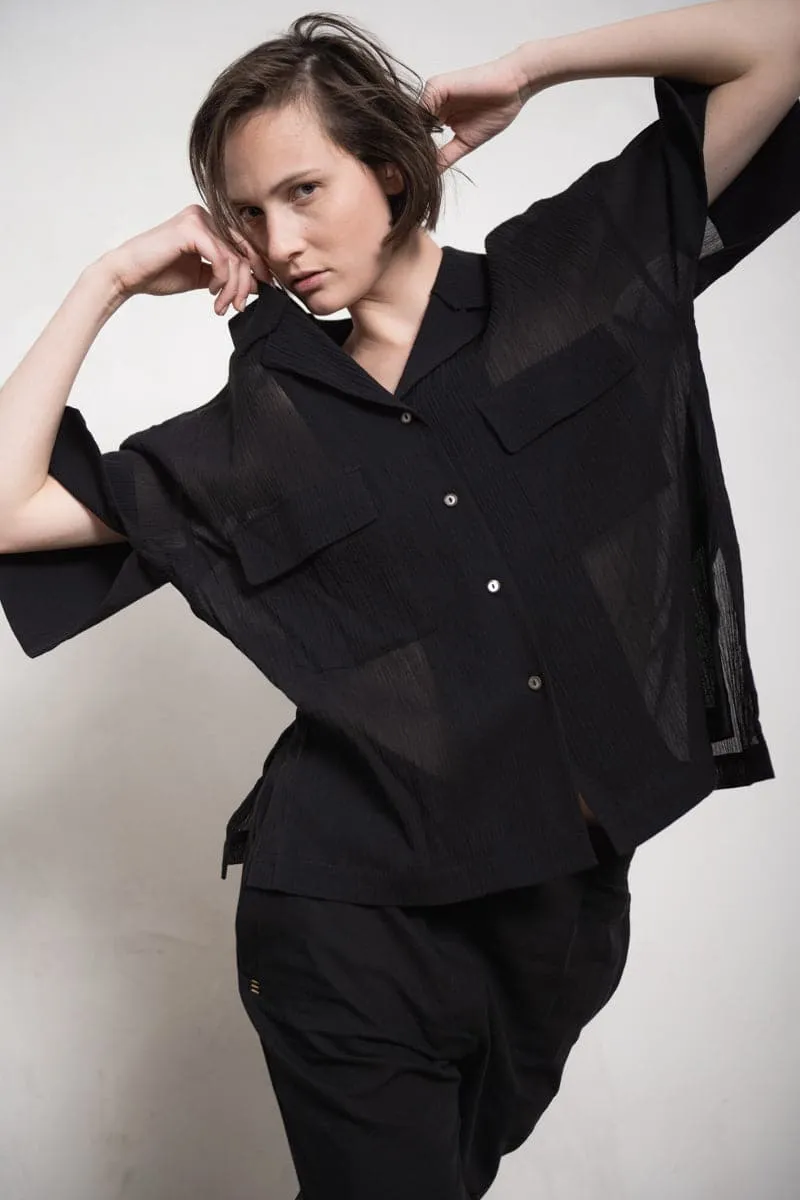 Forme d'Expression | DS044 Boxy Camp-Collared Shirt | Elegante, weite Damenbluse aus Baumwolle in schwarz