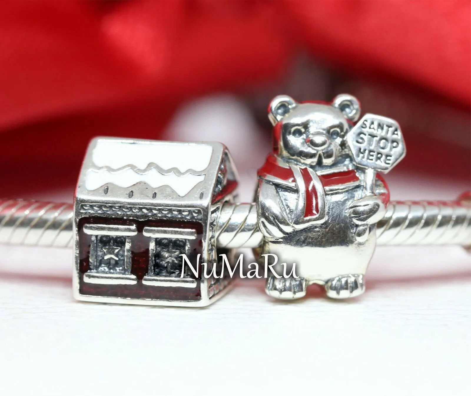 Santa's Home And Polar Bear Christmas Gift Set Charm