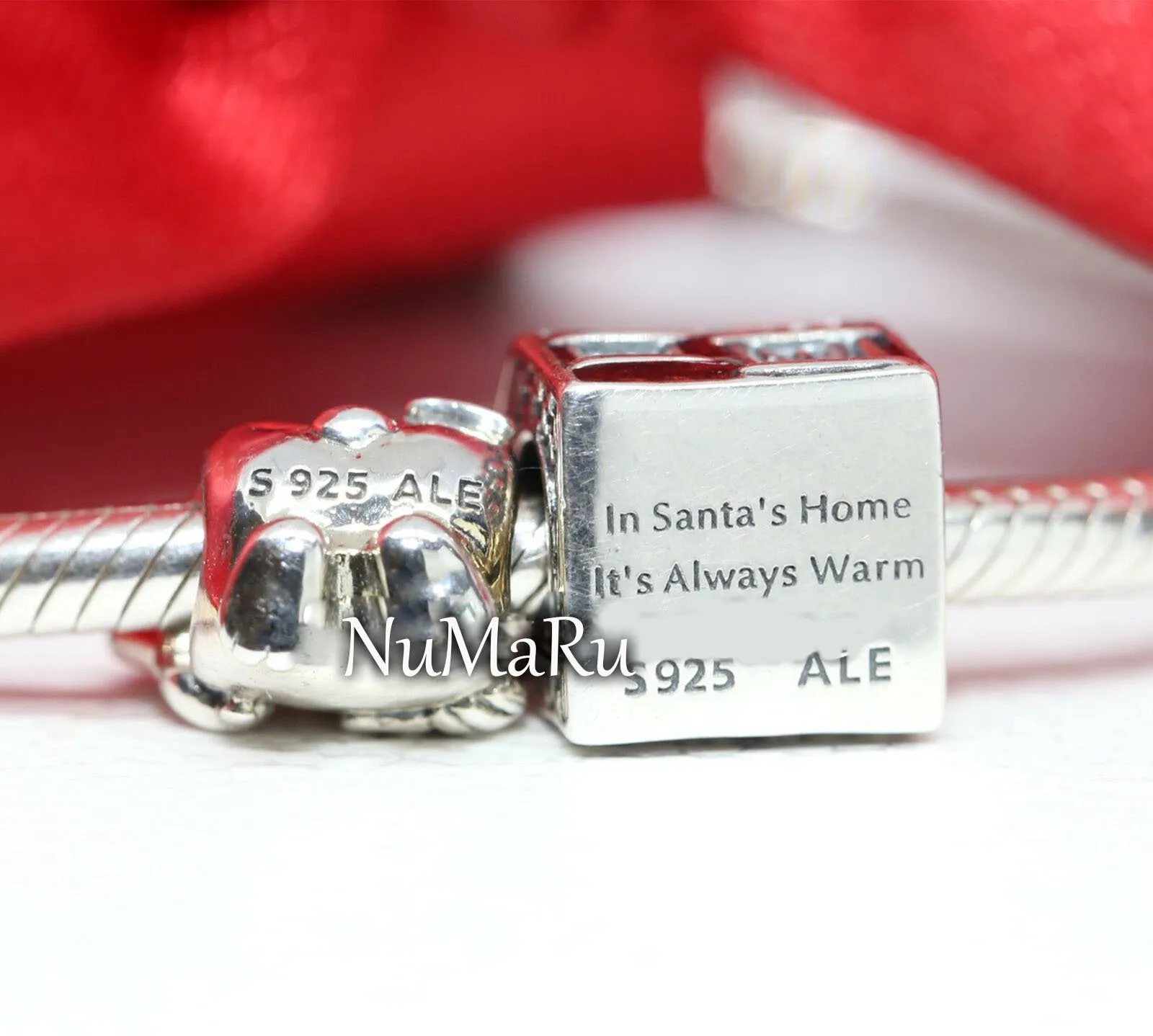 Santa's Home And Polar Bear Christmas Gift Set Charm