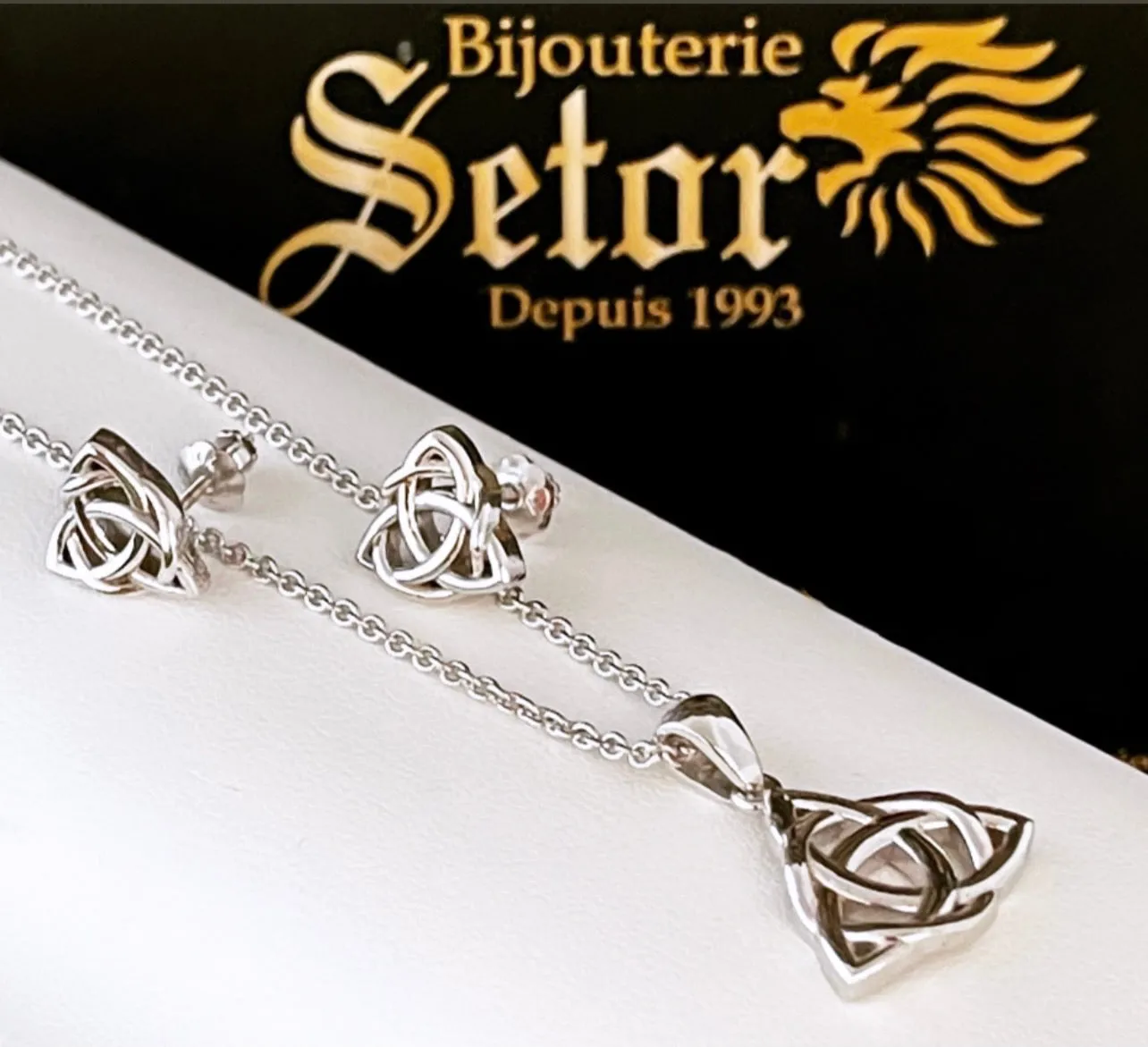 Triquetra set S043