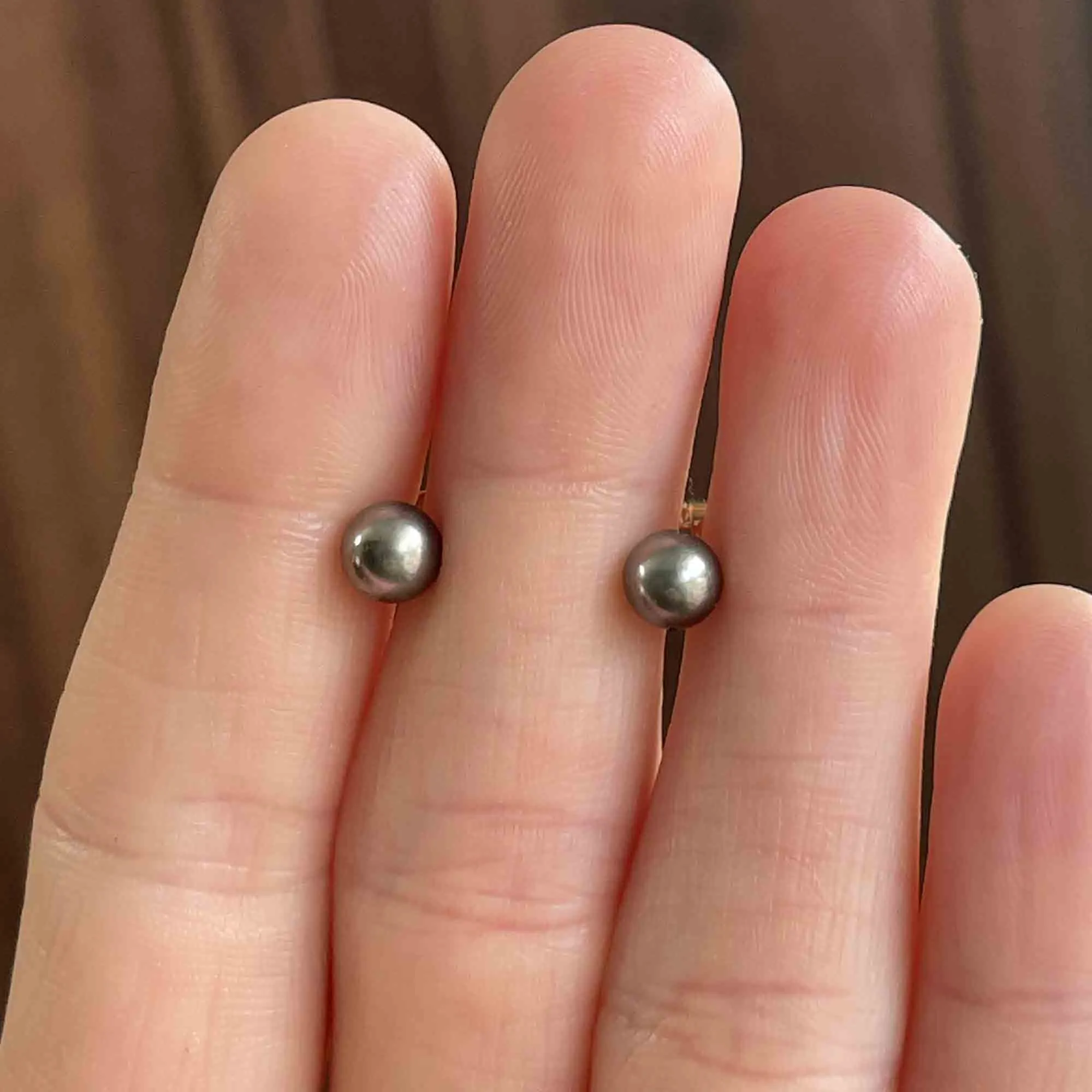 Vintage 14K Gold Black Pearl Stud Earrings