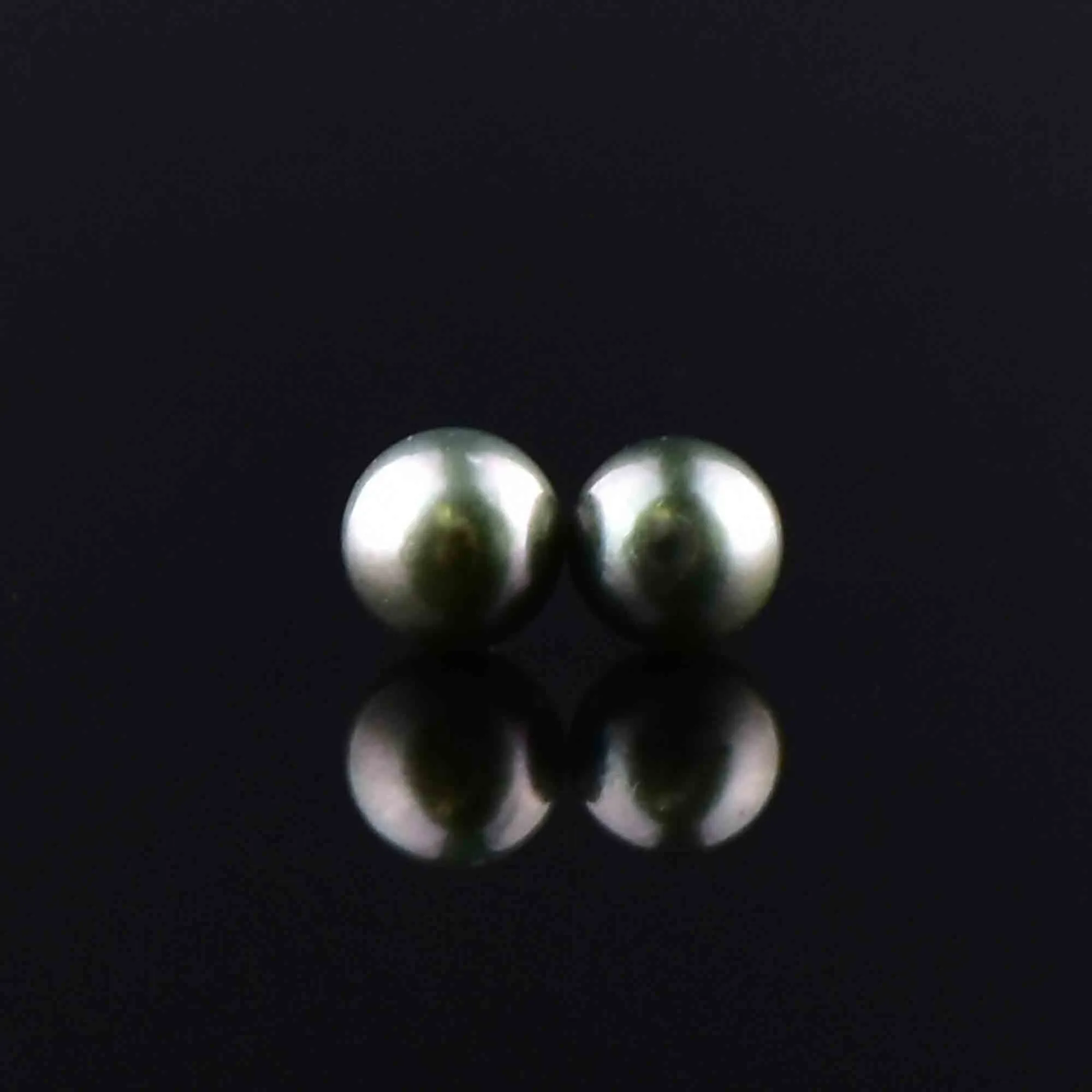 Vintage 14K Gold Black Pearl Stud Earrings