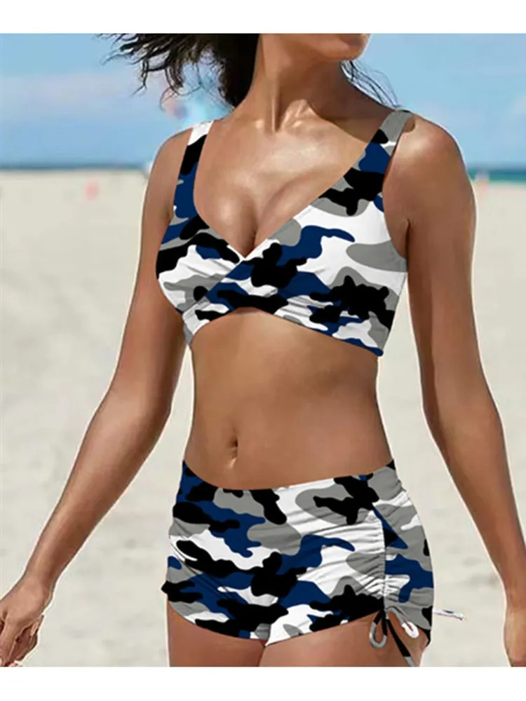 Wunderschöner Shorts-Bikini mit Camouflage-Print